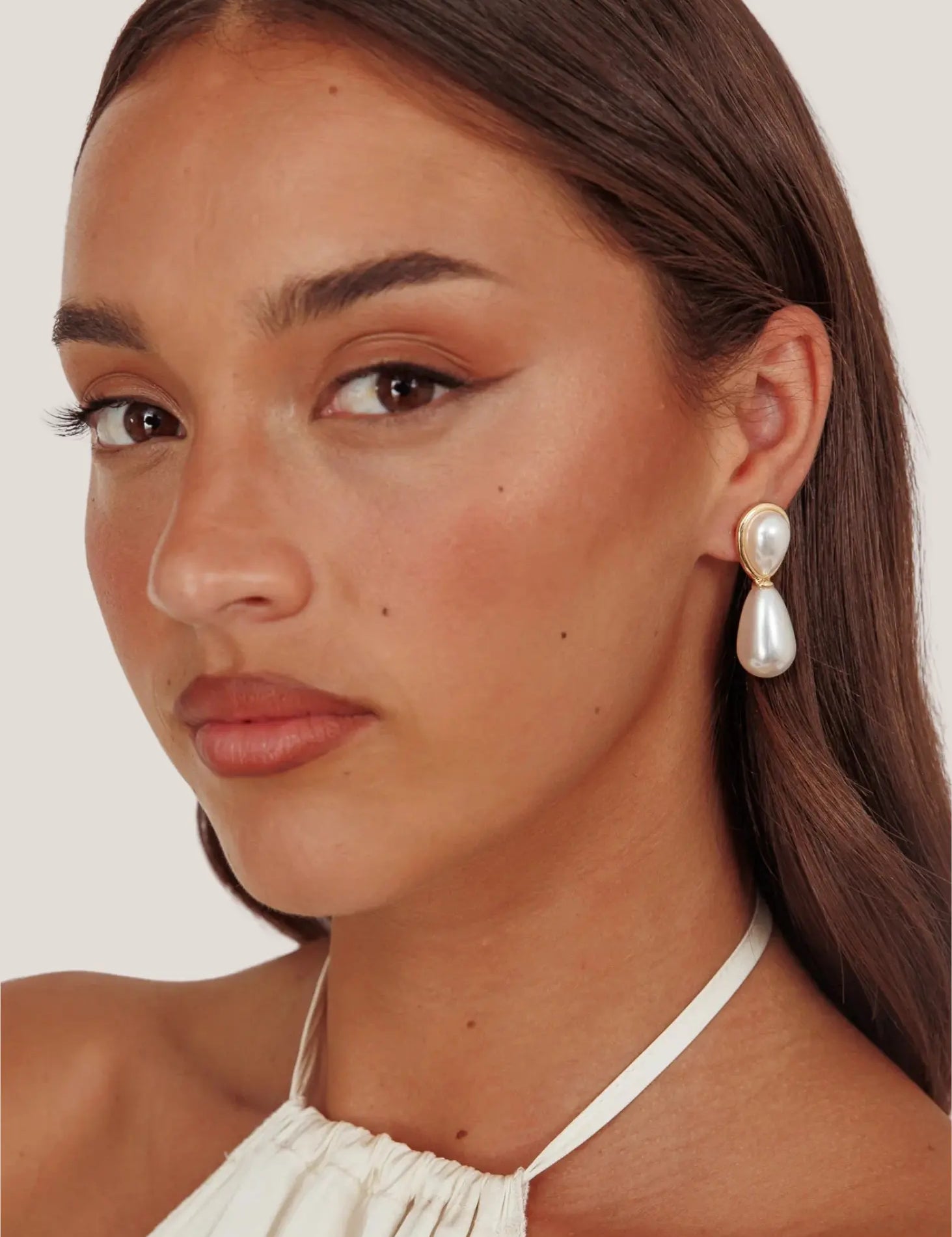 Elizabeth-Gold-Pearl-Droplet-Earrings-2.webp