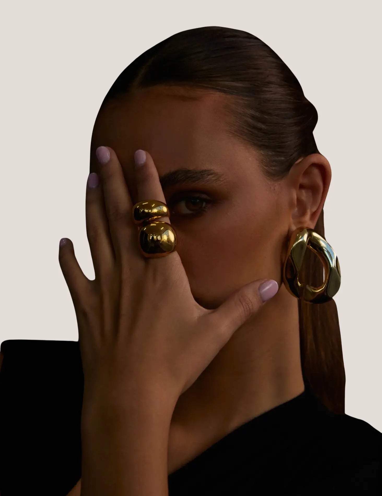 NOAH-Bold-Chunky-Gold-Dome-Ring-Statement-Size-3.webp