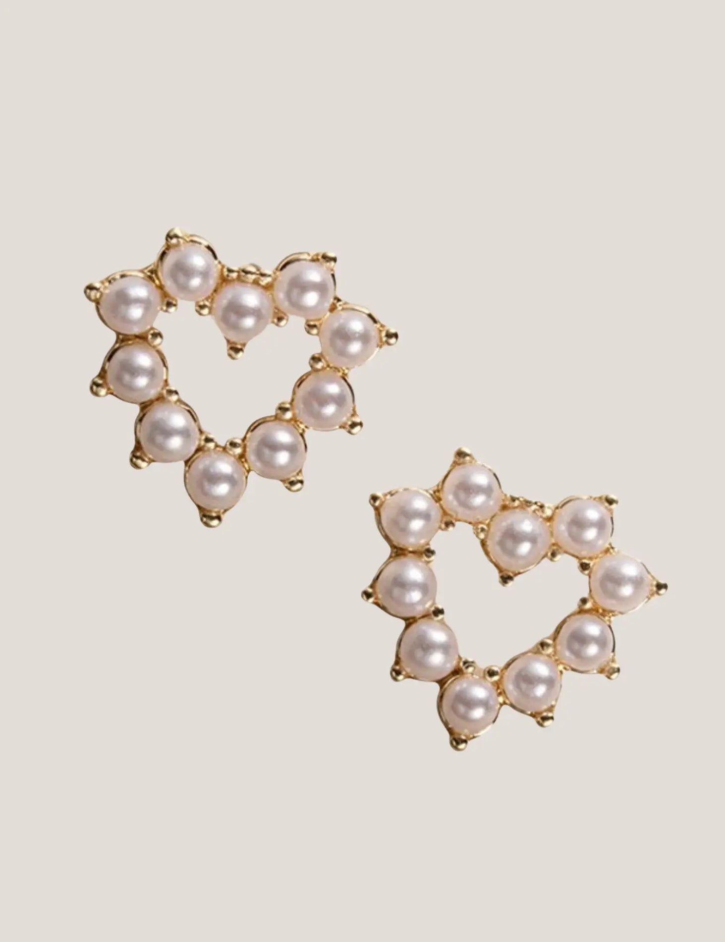 Naomi-Pearl-Heart-Stud-Earrings-Gold-1.webp