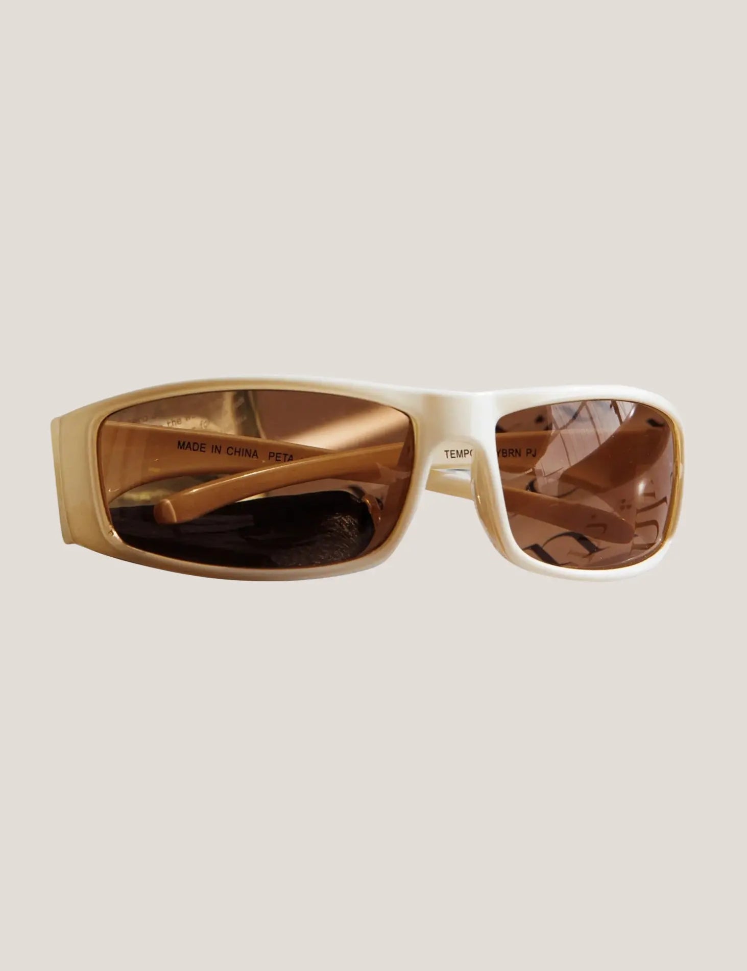 Tempo-Ivory-Wrap-Sunglasses-Peta-Jain-Eco-Edit-2.webp